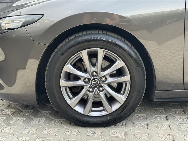 Mazda 3 2,0 Skyactiv-G Style AT - fotka 26 z 29