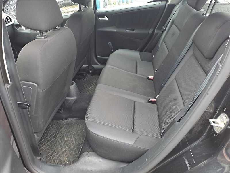 Peugeot 207 1,4 HDI - fotka 6 z 13