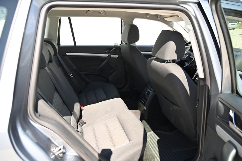 Škoda Octavia 2.0TDI 103KW 9/2012 Rezervace - fotka 29 z 43