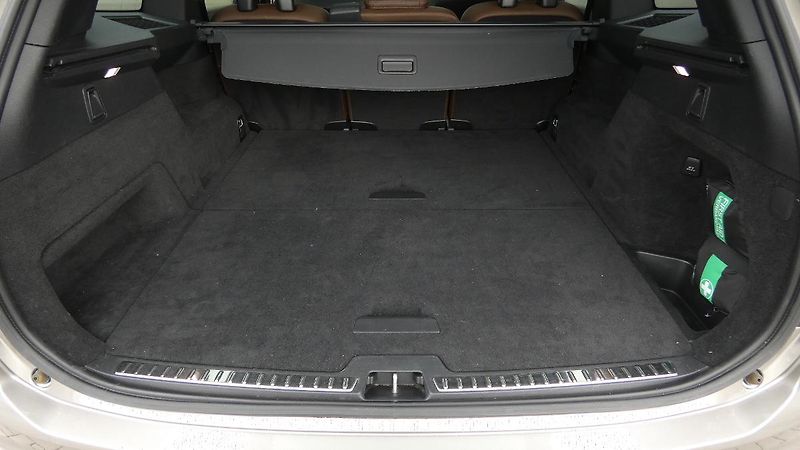 Volvo XC90 B6 AWD Momentum Pro Auto - fotka 21 z 27