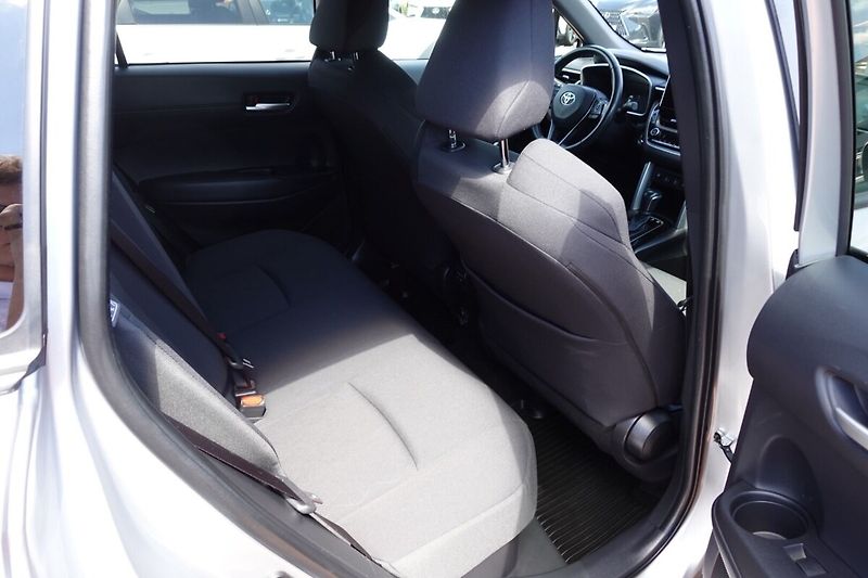 Toyota Corolla Cross 2,0 HEV Style Tech FWD - fotka 13 z 33