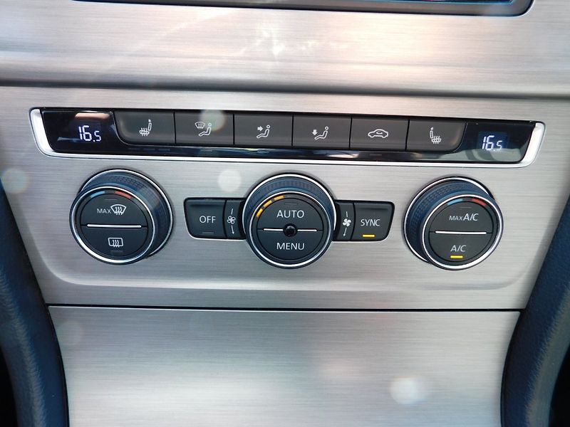 Volkswagen Golf (2015) VII KOMBI 2.0 TDI - fotka 16 z 45