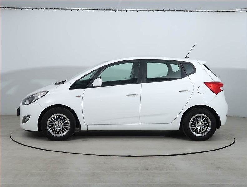 Hyundai ix20 (2016) 1.6 CVVT, Park. senzory - fotka 3 z 17