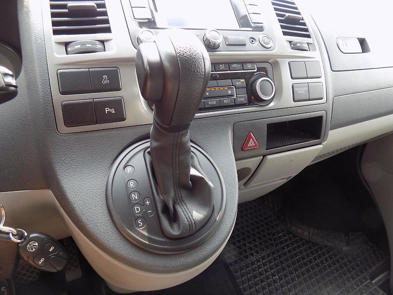 Volkswagen Caravelle 2,0 TDI 103 KW COMFORT NAVI - fotka 34 z 45