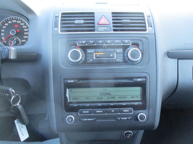 Volkswagen Touran 1,6 TDi CL BlueMotion*TAŽ.ZAŘ. - fotka 16 z 46