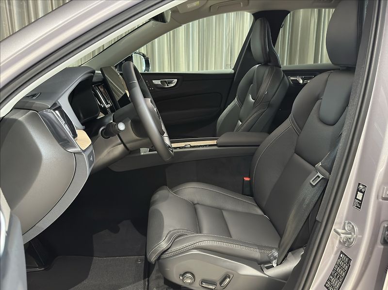 Volvo XC60 (2026) 2,0 B5  Plus Dark - fotka 12 z 30