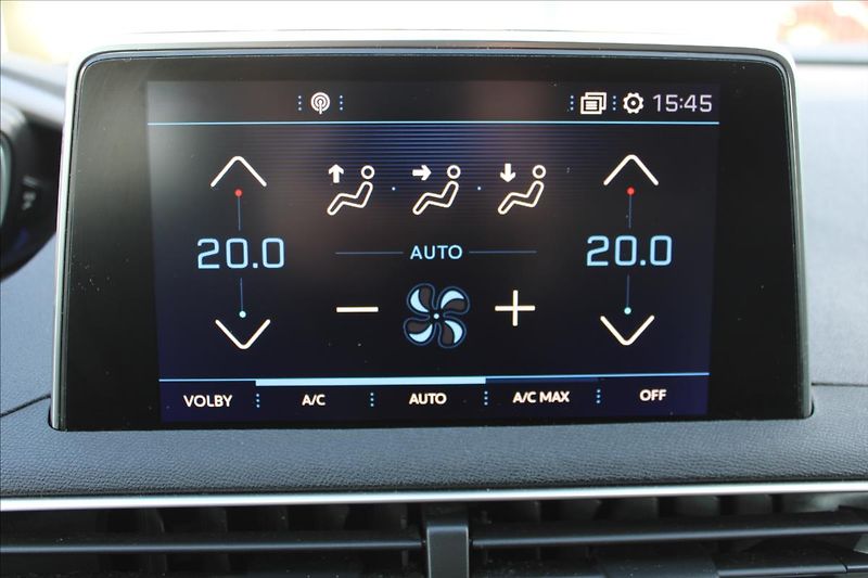 Peugeot 3008 1,2 i 96kW  1.MAJ,ČR,ALLURE - fotka 21 z 35