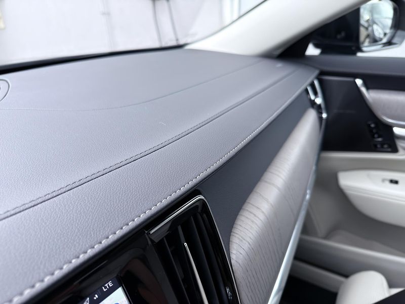 Volvo V90 T8 AWD ULTRA *VZDUCH* + kola - fotka 27 z 60