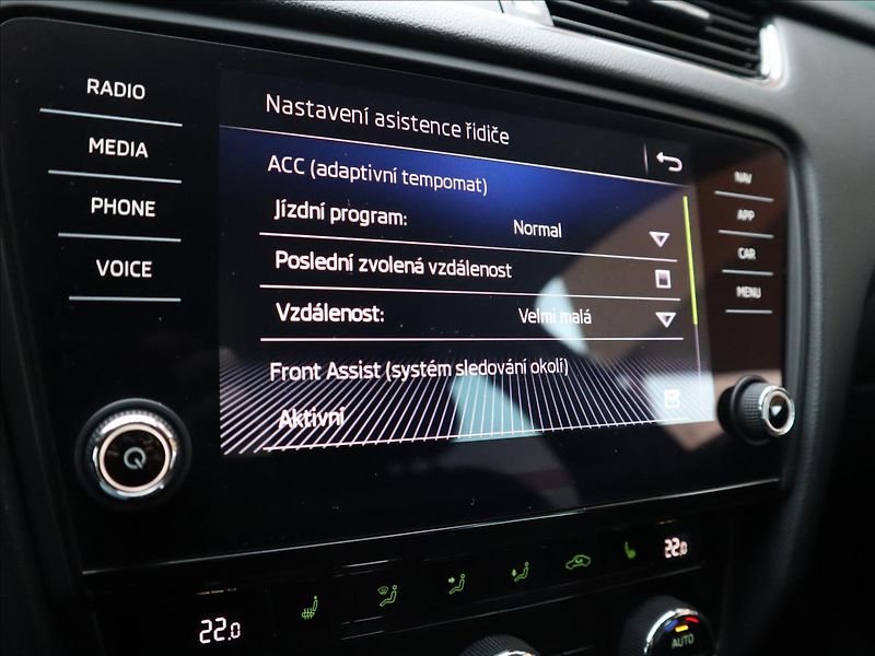 Škoda Octavia 2,0 TDi DSG Style ACC LED - fotka 22 z 41
