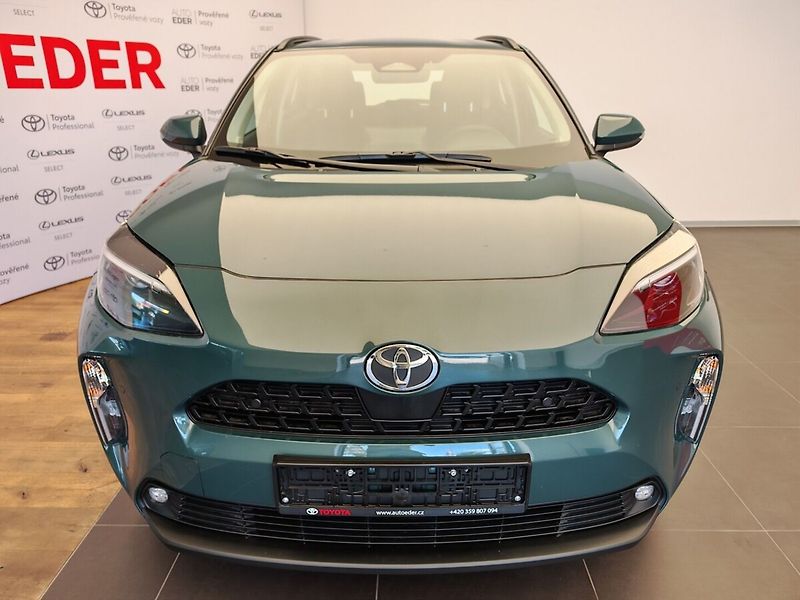 Toyota Yaris Cross 1.5 Hybrid ( 115k ) e-CVT 4x2 - fotka 2 z 33