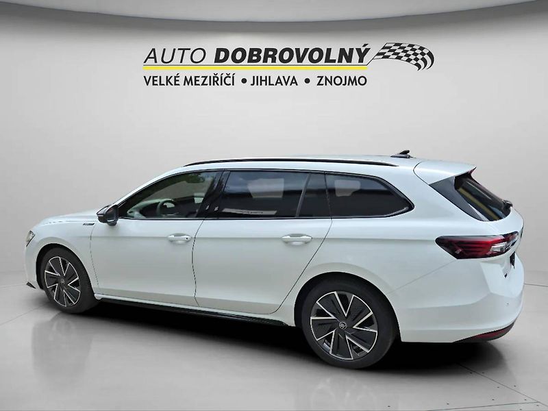 Škoda Superb Combi Sportline 2,0TDI 110kW D - fotka 9 z 20