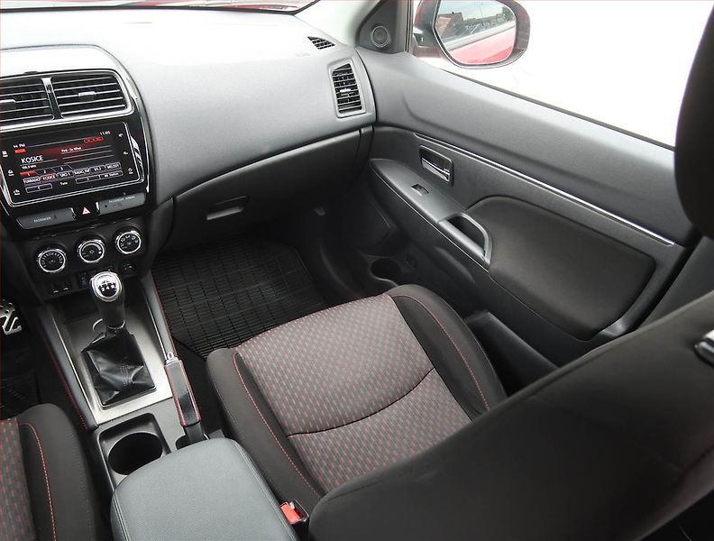Mitsubishi ASX (2018) 1.6 MIVEC, Serv.kniha, Xenony - fotka 8 z 18