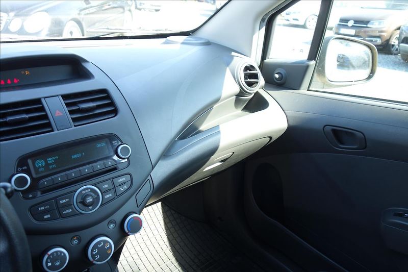 Chevrolet Spark 1,0 i, ČR, KLIMA, 29TIS.KM. - fotka 28 z 33