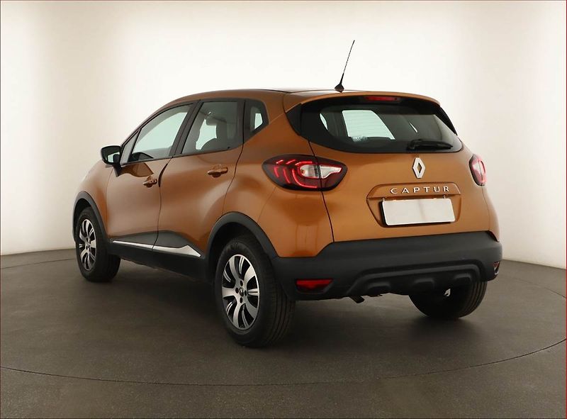 Renault Captur (2018) 0.9 TCe, Serv.kniha, Tempomat - fotka 4 z 15
