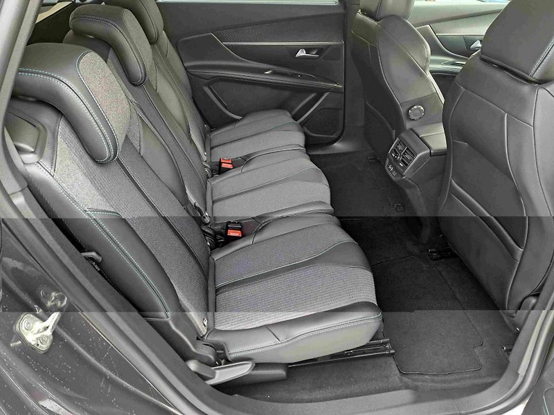 Peugeot 5008 (2022) 1,2 PT ALLURE LED ALU PDC NAVI - fotka 12 z 24