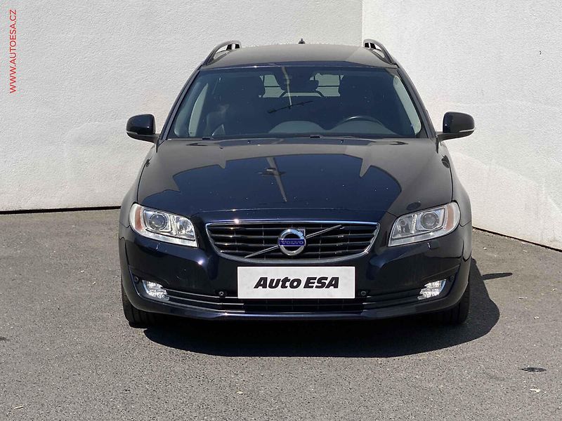 Volvo V70 (2015) 2.0 D4, Bixen, navi, kůže - fotka 2 z 20