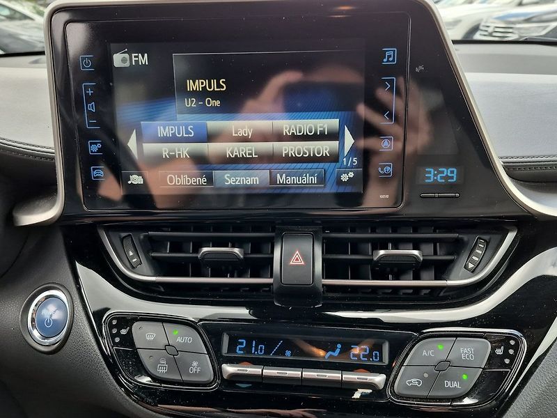 Toyota C-HR Hybrid 1.8 E-CVT Selection - fotka 16 z 26