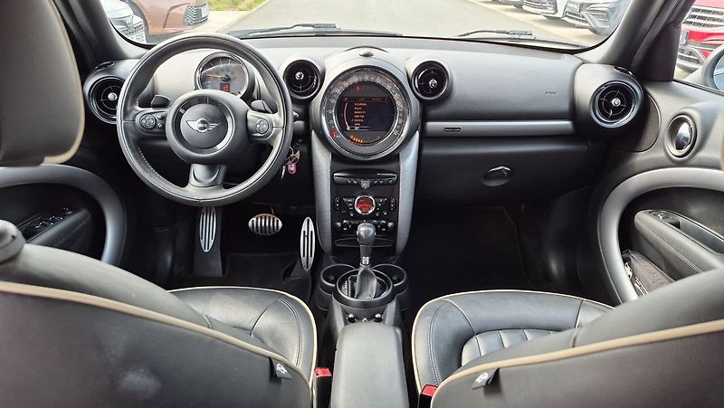 Mini Cooper 2,0 SD ALL4 - fotka 12 z 25