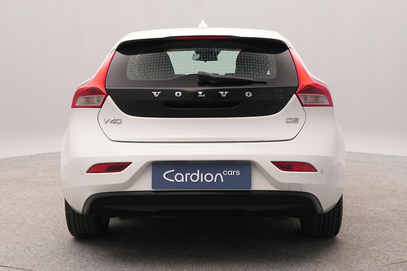 Volvo V40 D2 MOMENTUM CZ - fotka 9 z 39