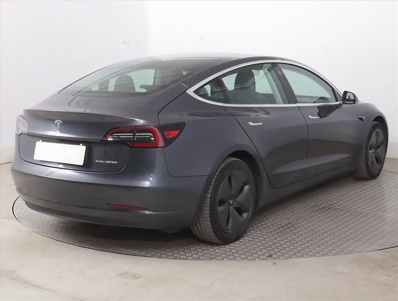 Tesla Model 3 (2019) Long Range 4WD 82kWh, SoH 86% - fotka 5 z 22