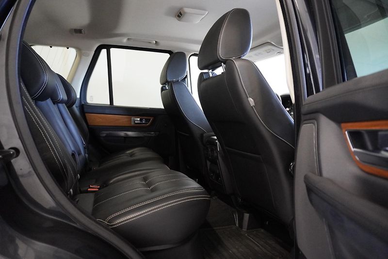 Land Rover Range Rover Sport 3,0D HSE AUTOMAT - fotka 27 z 36