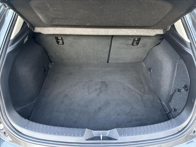 Mazda 3 2,0 EXCLUSIVE G120 - fotka 5 z 26