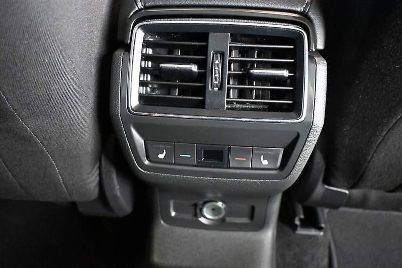 Škoda Kodiaq (2022) 2.0 DSG Matrix LED ACC Tažné K - fotka 23 z 36
