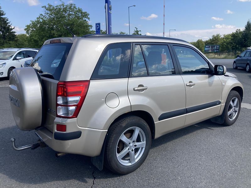 Suzuki Grand Vitara (2008) 2,0VVT  - fotka 3 z 9