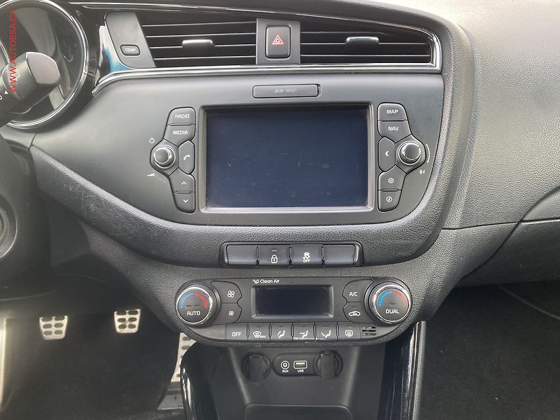 Kia Ceed (2016) 1.6 CRDi, GT Line - fotka 12 z 16