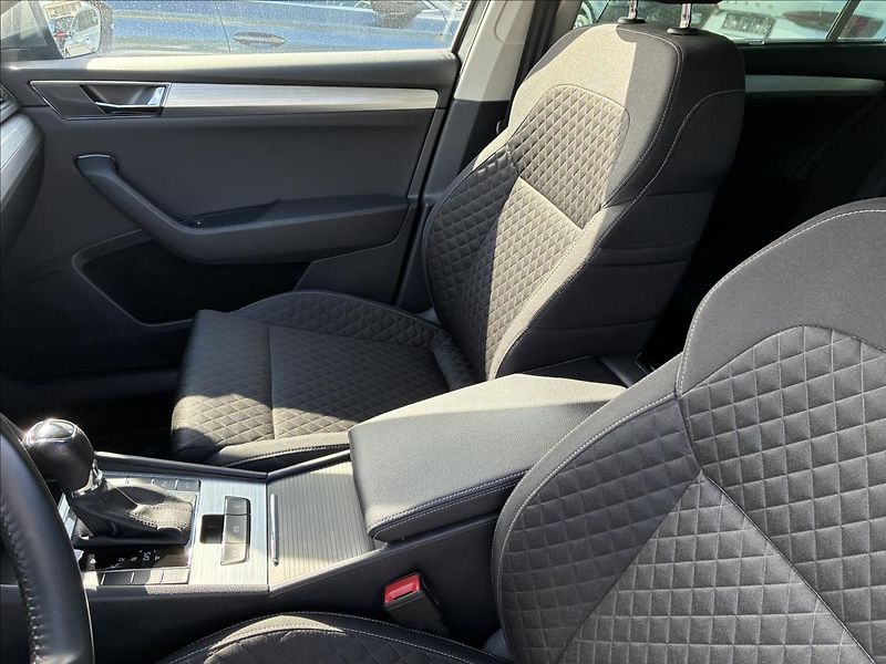 Škoda Superb 2,0 TAŽNÉ,WEBASTO,EL.KUFR - fotka 10 z 35