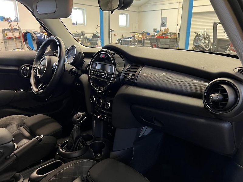 Mini Cooper 1.5T 100kW - fotka 9 z 15