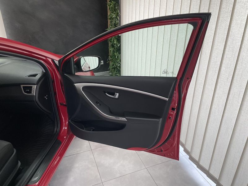Hyundai i30 1.6 i 16V ČR SERVISKA DIGIAC  - fotka 12 z 26