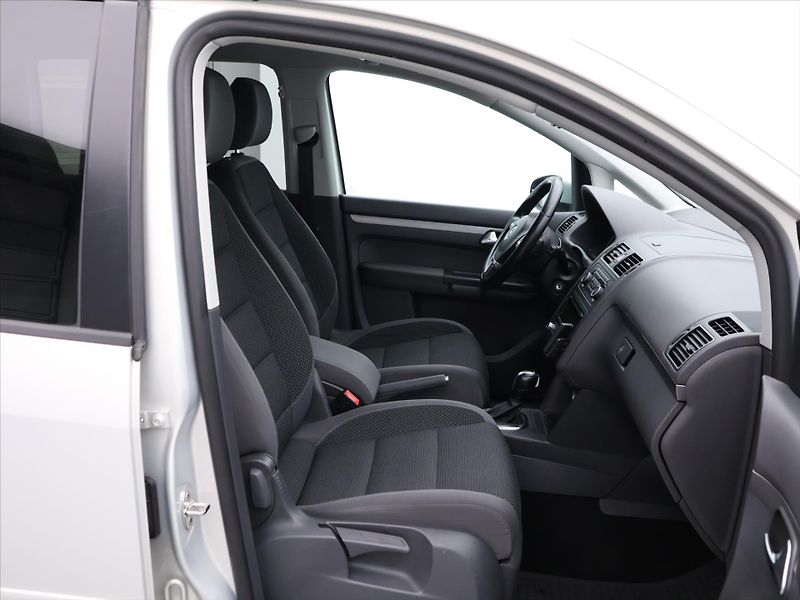 Volkswagen Touran 1,6 TDI 77kW DSG Comfortline C - fotka 12 z 32