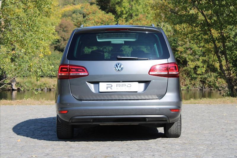 Volkswagen Sharan 2.0 TDI / DSG / TOP-VÝBAVA - fotka 9 z 48
