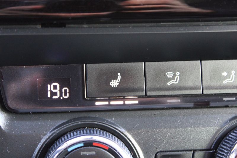 Škoda Octavia 2,0 TDI  ČR,TAŽNÉ,ELEGANCE - fotka 15 z 33