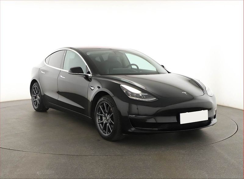 Tesla Model 3 (2019) Long Range 4WD 78kWh, SoH 78% - fotografie inzerátu