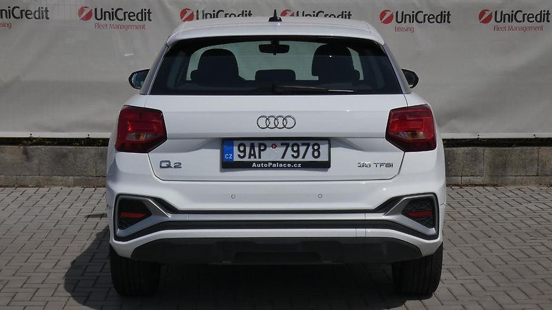 Audi Q2 1,5 TFSI S-line S-tronic - fotka 4 z 21