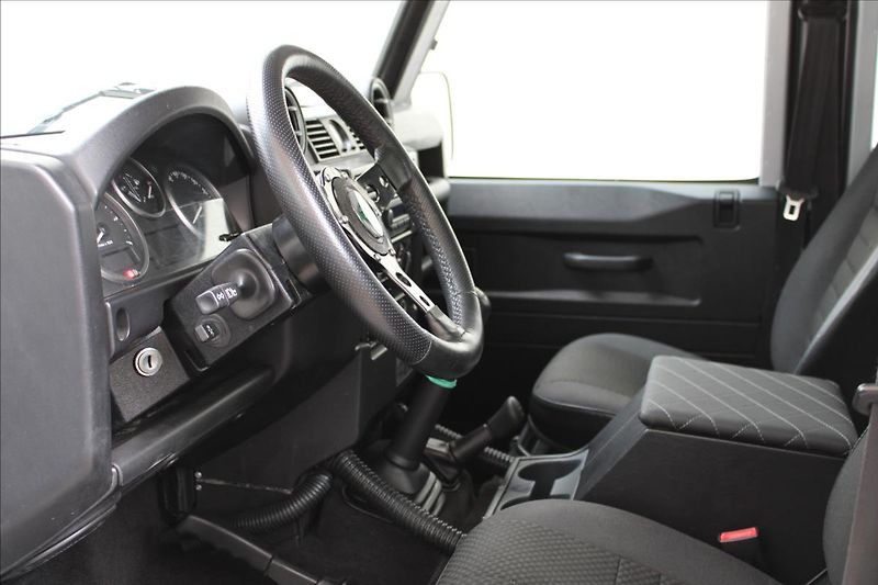 Land Rover Defender 110 2.4 TD4 90kW / PUMA / CZ - fotka 12 z 38