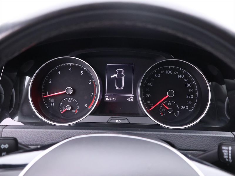 Volkswagen Golf 1,4 TSI Highline Serv.kniha - fotka 14 z 25