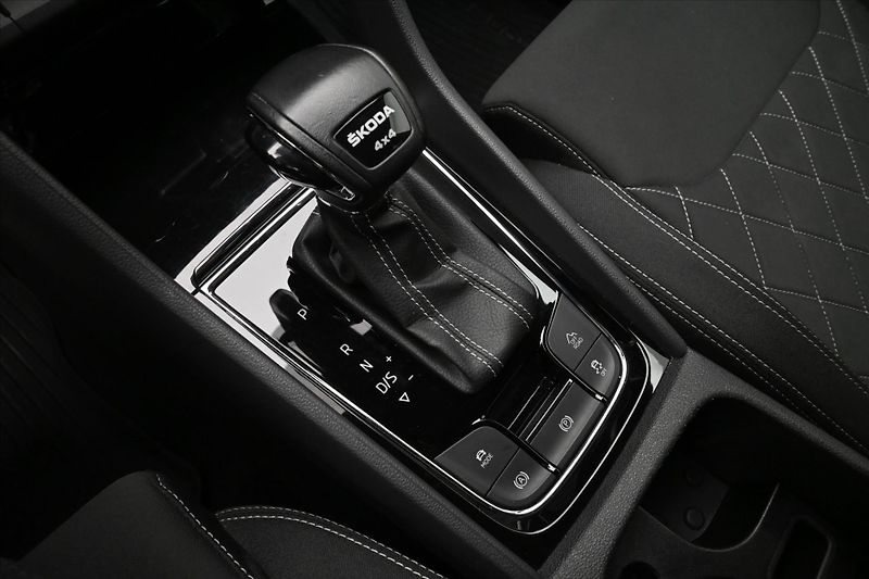Škoda Karoq 2,0 TDI 110kW DSG 4x4 Sportlin - fotka 23 z 31