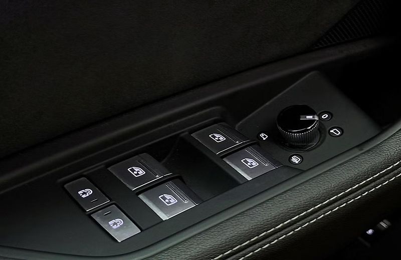 Audi Q8 e-tron 55 Sportback Q 360 Matrix Pano - fotka 32 z 36