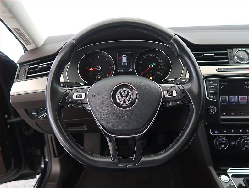 Volkswagen Passat (2016) 2.0 TDI, Automat, Serv.kniha - fotka 19 z 22