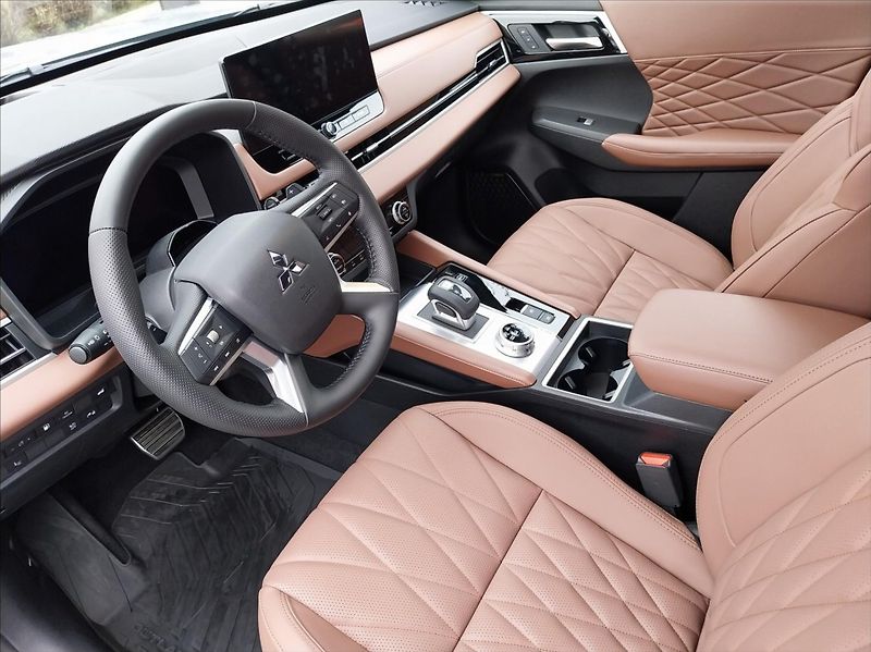 Mitsubishi Outlander (2026) 2.4 PHEV PAKET PREMIUM  INSTYL - fotka 6 z 9