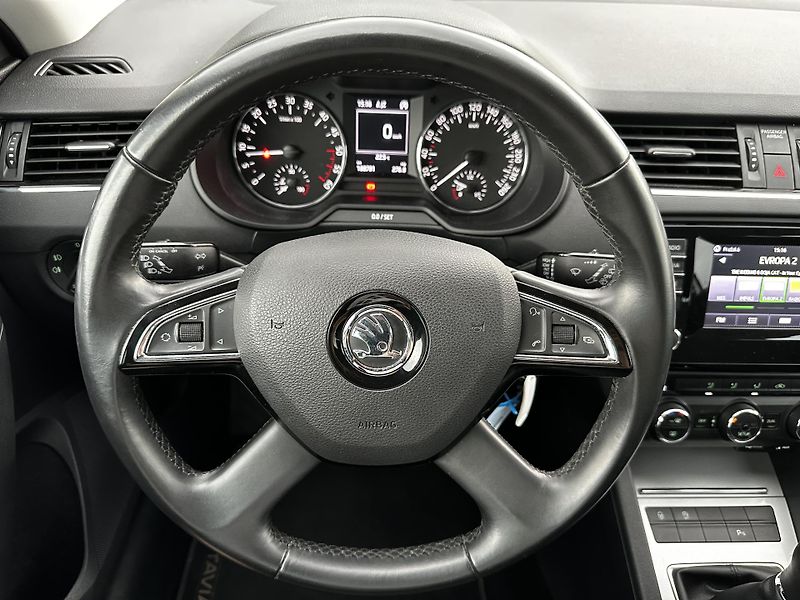 Škoda Octavia Combi 1.6 TDI Ambition - fotka 7 z 31