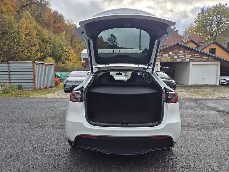 Tesla Model Y LONG RANGE DUAL MOTOR TZ 95,0% - fotka 14 z 49