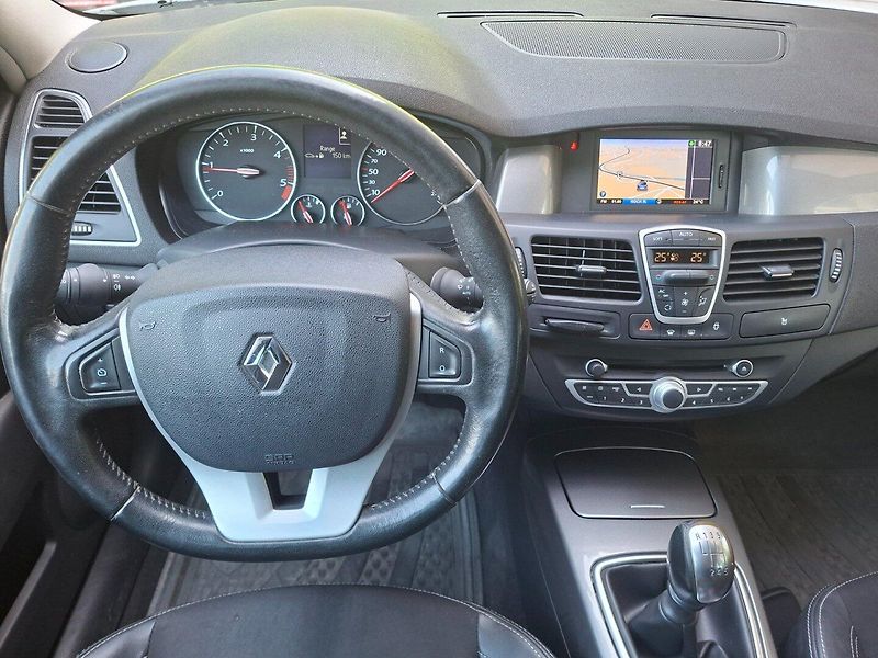 Renault Laguna (2013) 2.0dCi 110kW BLACK EDITION - fotka 12 z 33