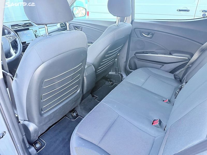 SsangYong Tivoli Grand 1.5 GDI Style Plus - fotka 28 z 33