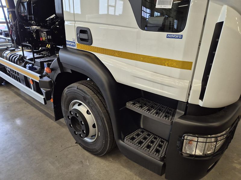 Iveco Eurocargo 140E22 RUKA HIAB + KONTEJNER  - fotka 4 z 21