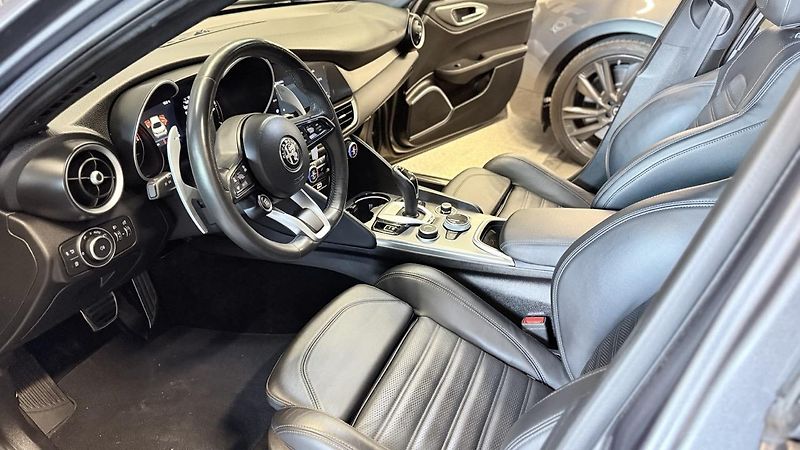 Alfa Romeo Giulia (2023) 2.2D,SPRINT,AT8,ZÁRUKA - fotka 2 z 56
