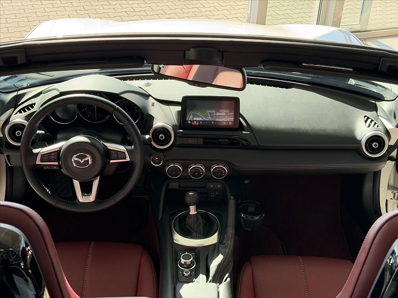 Mazda MX-5 1,5   Edice 100 YEARS 1920-202 - fotka 15 z 25